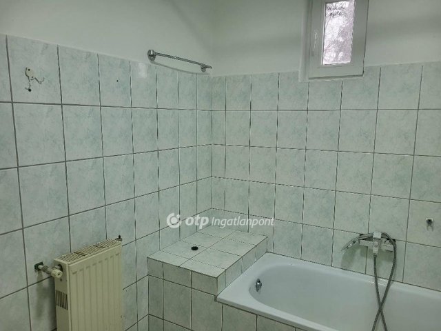 Eladó családi ház, Jászfényszarun 42.9 M Ft, 1+2 szobás