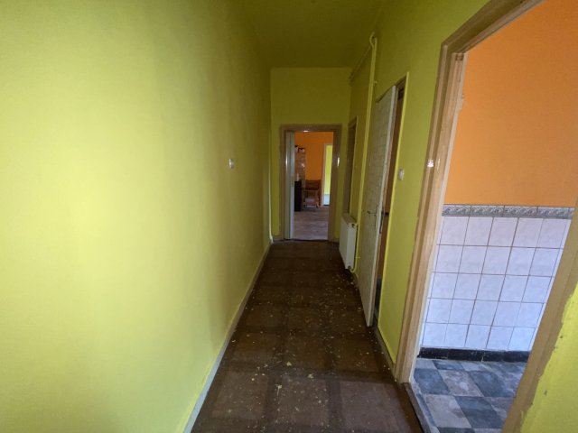 Eladó téglalakás, Komlón, Kazinczy Ferenc utcában 9.99 M Ft