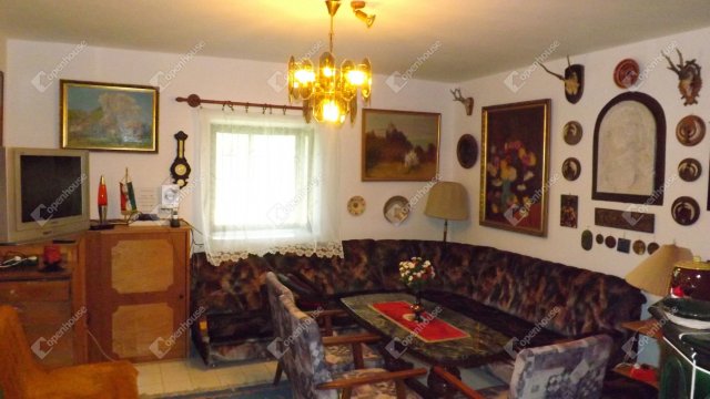 Eladó családi ház, Somlószőlősön 165.9 M Ft, 6 szobás