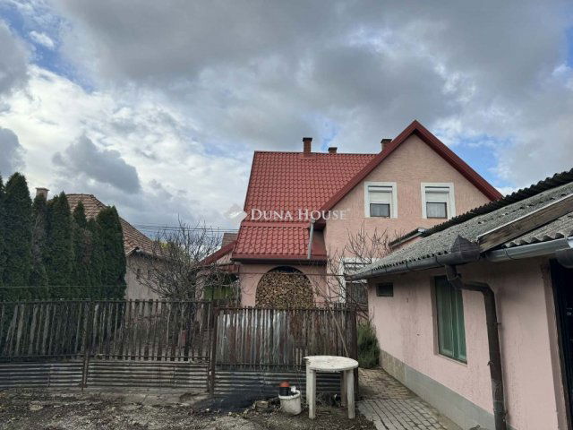 Eladó családi ház, Dombóváron 65 M Ft, 7 szobás