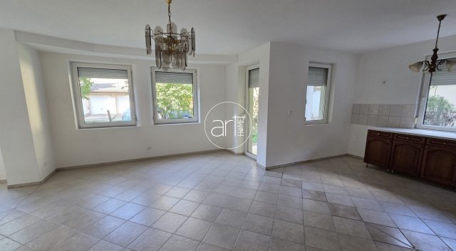 Kiadó téglalakás, albérlet, Szegeden 250 E Ft / hó, 3 szobás