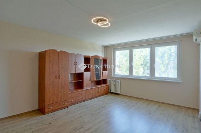 Kiadó panellakás, albérlet, Kecskeméten 135 E Ft / hó, 2 szobás