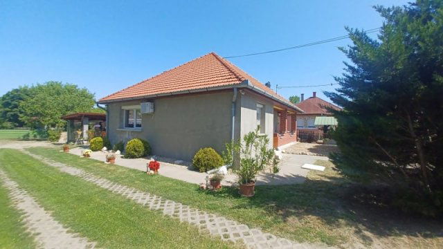 Eladó családi ház, Táborfalván 64.9 M Ft, 2+1 szobás