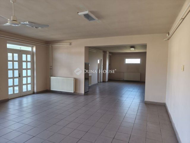 Eladó üzlethelyiség, Szécsényen 29.9 M Ft