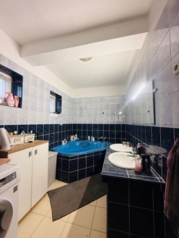 Eladó családi ház, Vecsésen 89.9 M Ft, 4 szobás