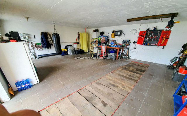 Eladó garázs, Budapesten, III. kerületben, Madzsar József utcában