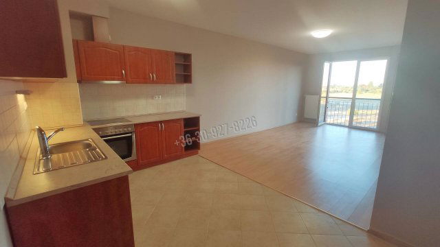 Kiadó téglalakás, albérlet, Győrött 240 E Ft / hó, 3 szobás