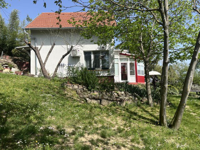 Eladó családi ház, Zsámbékon 89.99 M Ft, 3 szobás