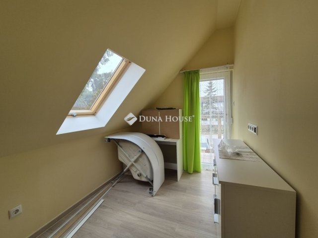 Eladó nyaraló, Balatonkenesén 95 M Ft, 6 szobás