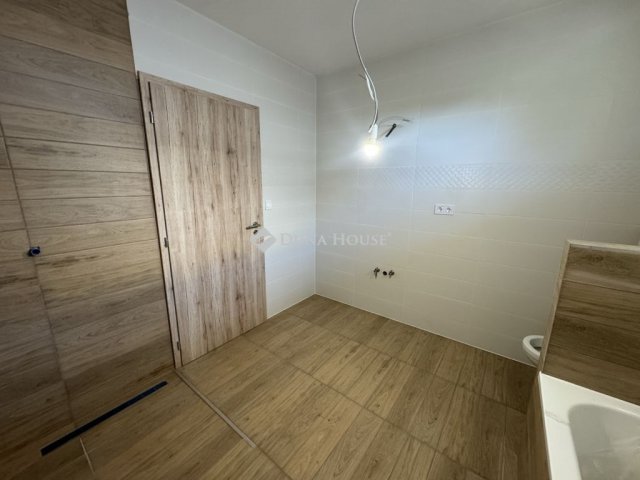 Eladó családi ház, Bicskén 100.5 M Ft, 4 szobás