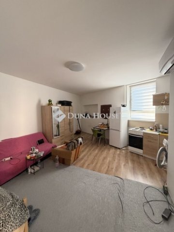 Eladó családi ház, Vecsésen 185 M Ft, 9 szobás