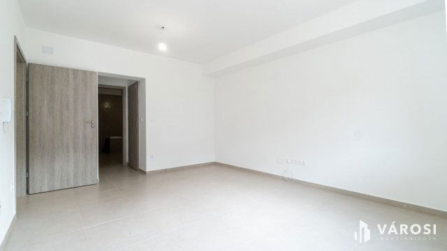 Eladó téglalakás, Siófokon 65 M Ft, 1 szobás