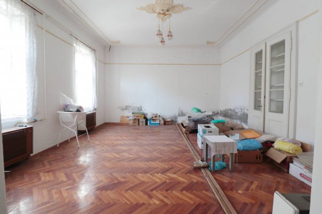 Eladó családi ház, Orosházán 11 M Ft, 2 szobás