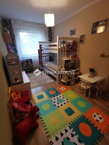 Eladó panellakás, Szegeden 74 M Ft, 2+2 szobás