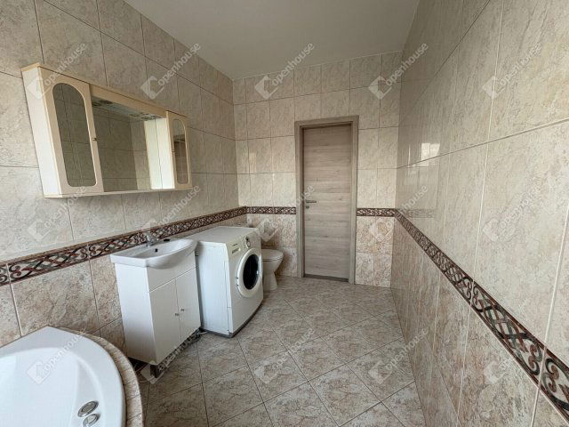 Eladó téglalakás, Debrecenben 145 M Ft, 5 szobás