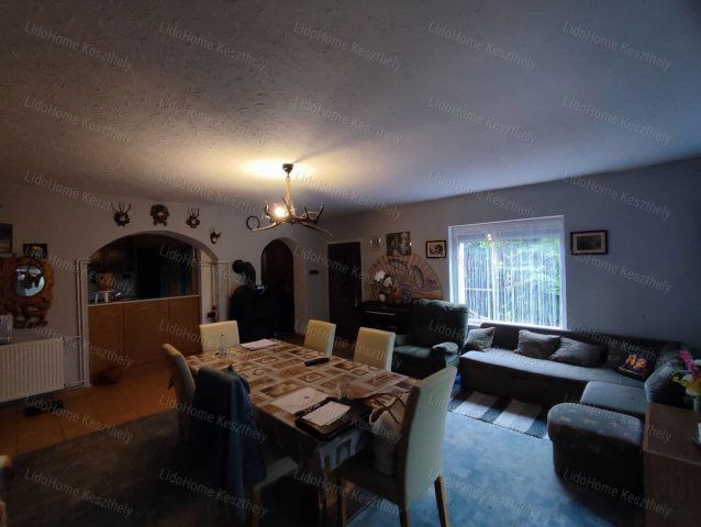 Eladó családi ház, Vonyarcvashegyen 188 M Ft, 4 szobás