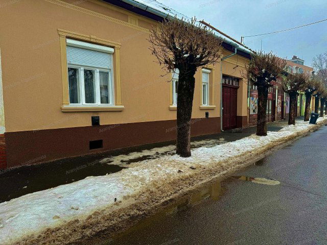 Eladó téglalakás, Gyulán 46.8 M Ft, 2 szobás