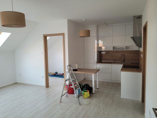 Kiadó téglalakás, albérlet, Szegeden 240 E Ft / hó, 3+53 szobás