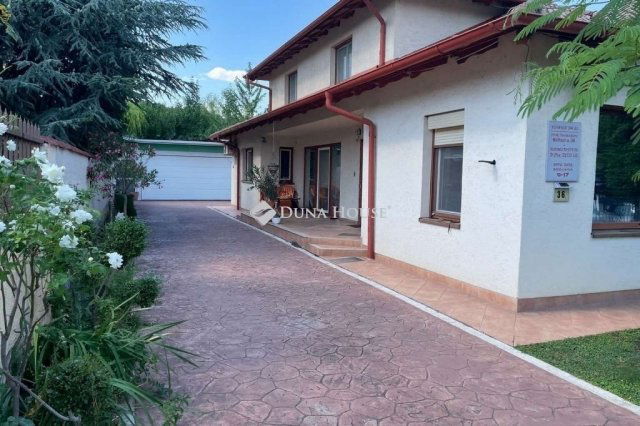 Eladó családi ház, Törökbálinton 230.4 M Ft, 6 szobás