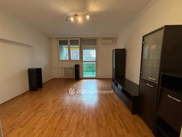 Eladó panellakás, Kecskeméten 52.9 M Ft, 1+2 szobás