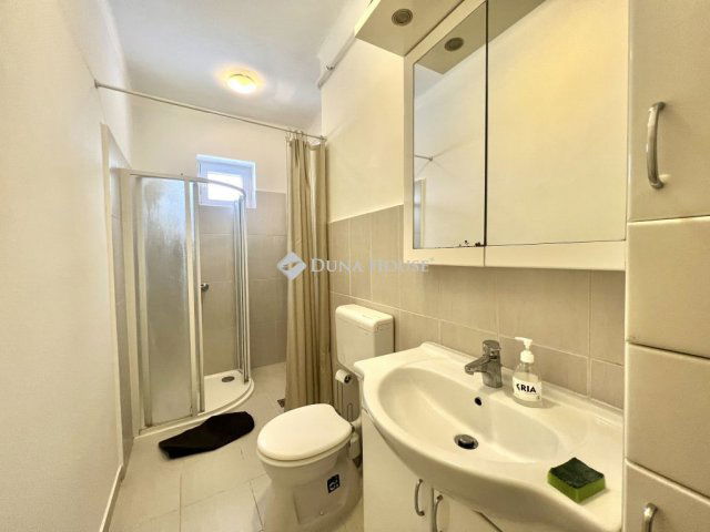 Eladó téglalakás, Veszprémben 54.9 M Ft, 2 szobás