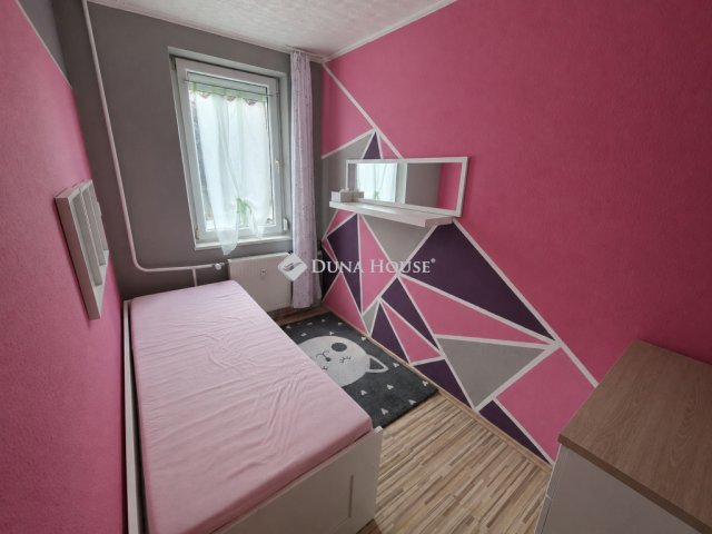 Eladó panellakás, Budapesten, III. kerületben 66.9 M Ft