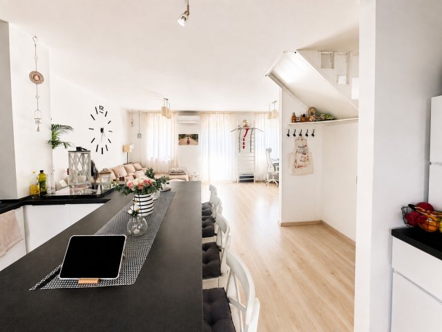 Eladó téglalakás, Szigetszentmiklóson 92 M Ft, 3+1 szobás