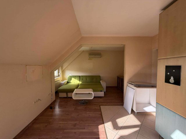 Eladó téglalakás, Komlón, Berek utcában 33 M Ft, 1 szobás