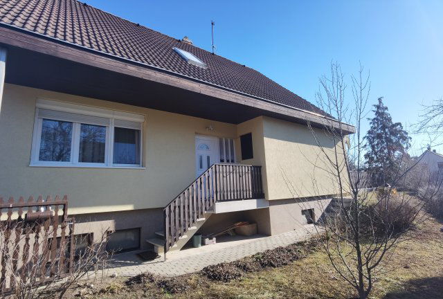 Eladó családi ház, Balatonfüreden 149.5 M Ft, 6 szobás
