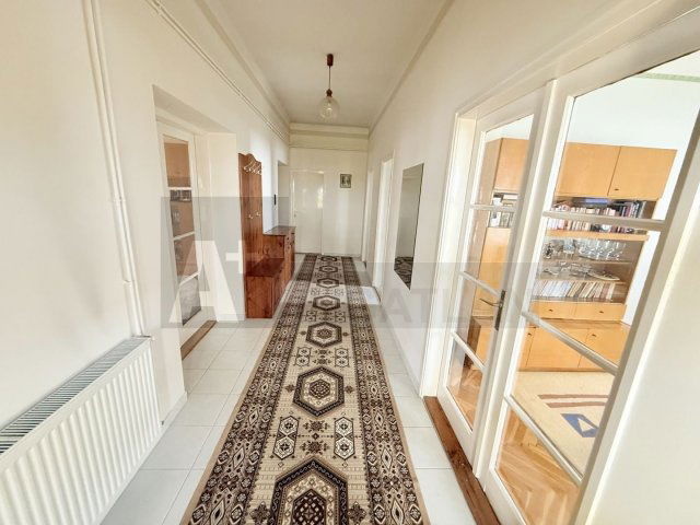 Eladó családi ház, Szegeden 90 M Ft, 4 szobás