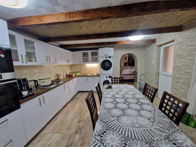 Eladó családi ház, Jászladányon 18.5 M Ft