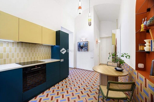 Eladó téglalakás, Budapesten, VI. kerületben 210 M Ft, 3 szobás