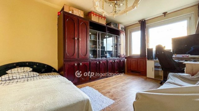 Eladó panellakás, Győrött 44.9 M Ft, 2 szobás