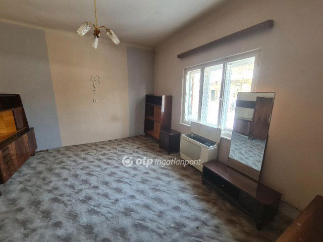 Eladó családi ház, Egercsehiben 7 M Ft, 1 szobás