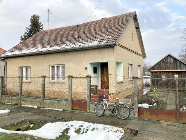 Eladó családi ház, Kiszomboron 32 M Ft, 3 szobás