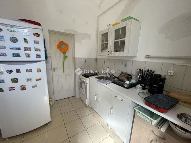 Eladó téglalakás, Budapesten, IV. kerületben, Attila utcában