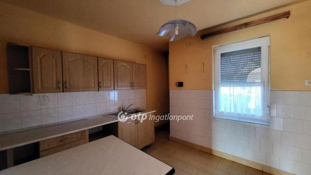 Eladó családi ház, Zalahalápon 59.5 M Ft, 4 szobás