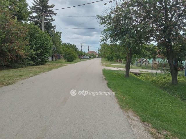 Eladó telek, Martonvásáron 40 M Ft / költözzbe.hu
