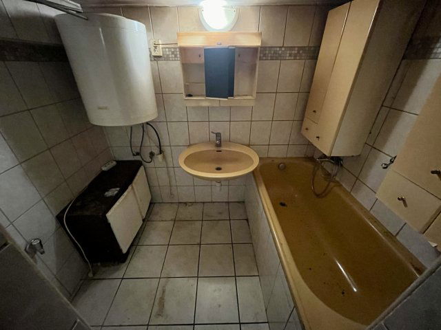 Eladó családi ház, Móron 9.9 M Ft, 1+1 szobás
