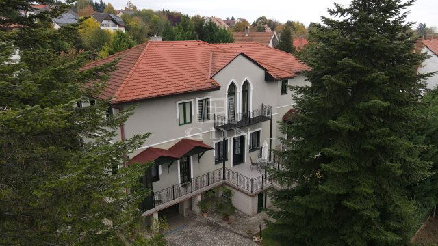 Eladó családi ház, Székesfehérvárott 159.9 M Ft, 2+1 szobás