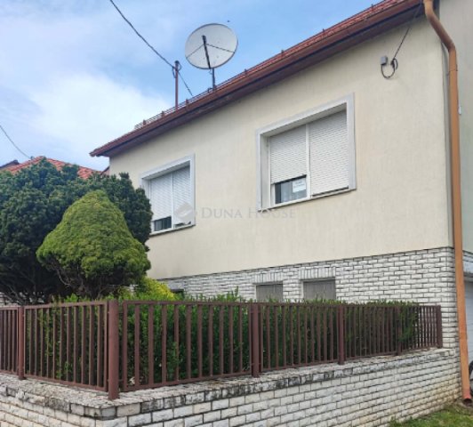 Eladó családi ház, Bonyhádon 61.9 M Ft, 3 szobás