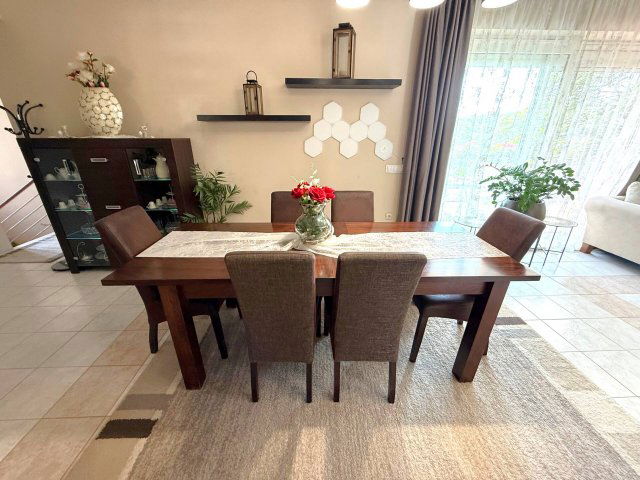 Eladó családi ház, Pécsett 155 M Ft, 6 szobás