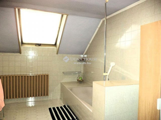 Eladó sorház, Kápolnásnyéken 97.4 M Ft, 4 szobás