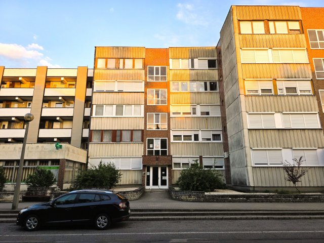Eladó panellakás, Kiskunhalason 32.5 M Ft, 3 szobás
