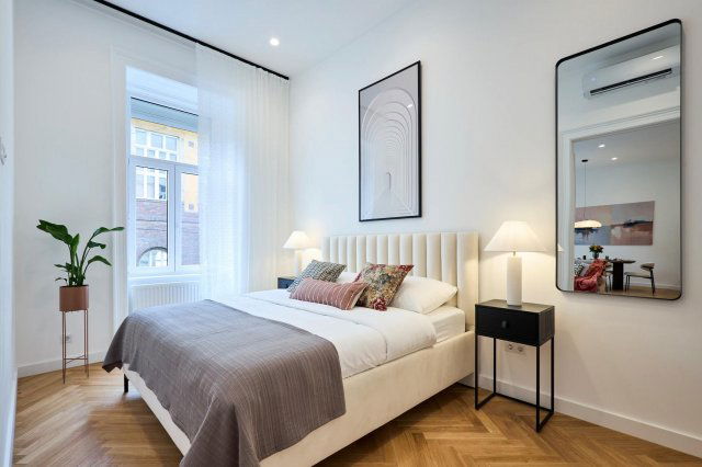 Eladó téglalakás, V. kerületben, Stollár Béla utcában