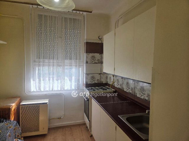 Kiadó téglalakás, albérlet, Szolnokon 100 E Ft / hó, 2 szobás