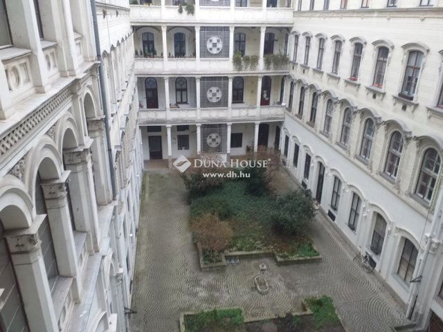 Eladó téglalakás, Budapesten, V. kerületben 130 M Ft, 3 szobás