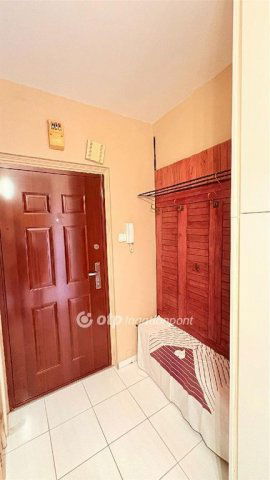 Eladó panellakás, Győrött 49.95 M Ft, 2 szobás