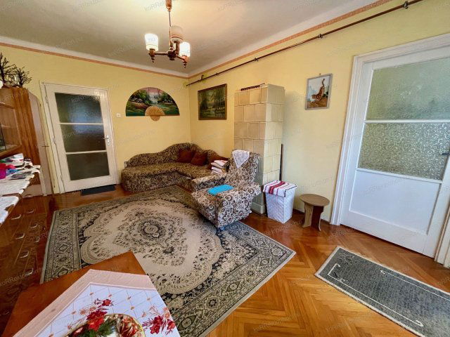 Eladó téglalakás, Jászberényben 33 M Ft, 1+1 szobás