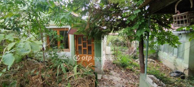 Eladó családi ház, Szekszárdon 30 M Ft, 2+2 szobás